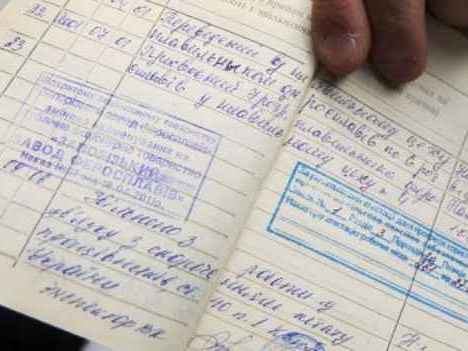До 10 червня 2026 року триває перехід до електронної трудової книжки: встигніть оцифрувати документи